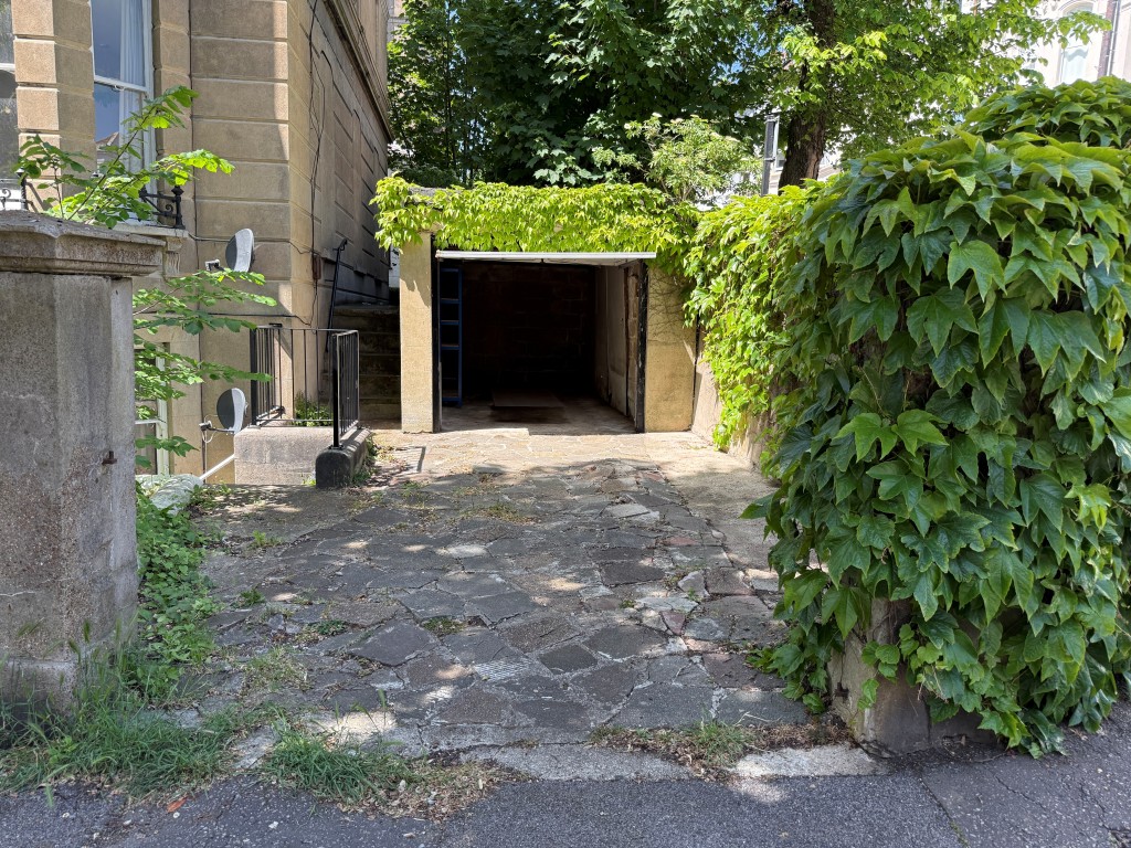 Lot: 25 - FREEHOLD DETACHED GARAGE AND PARKING SPACE IN CITY CENTRE - Front view of garage with open door